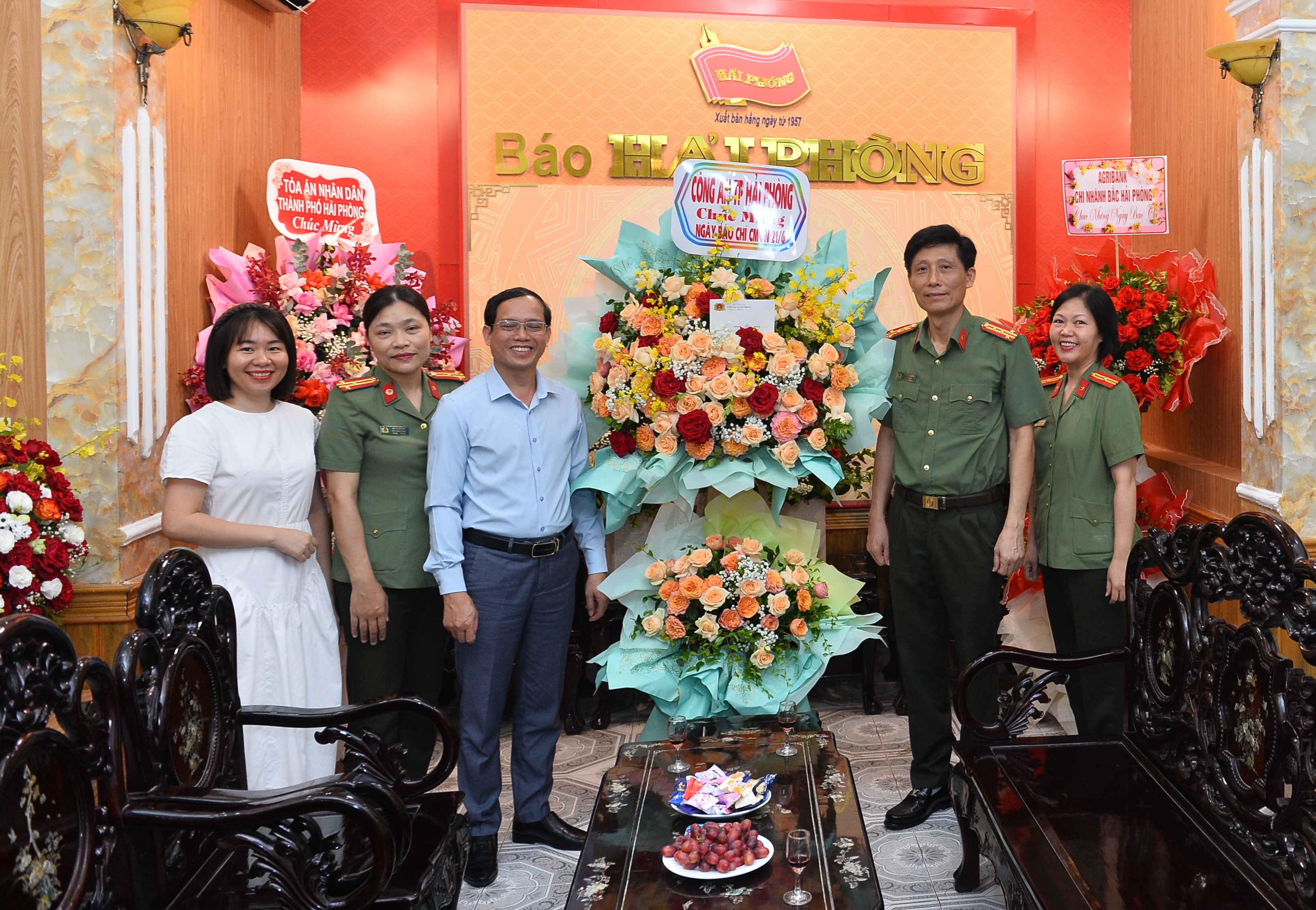 Lãnh đạo Công an thành phố chúc mừng các cơ quan báo chí nhân Kỷ niệm 98 năm Ngày Báo chí Cách mạng Việt Nam